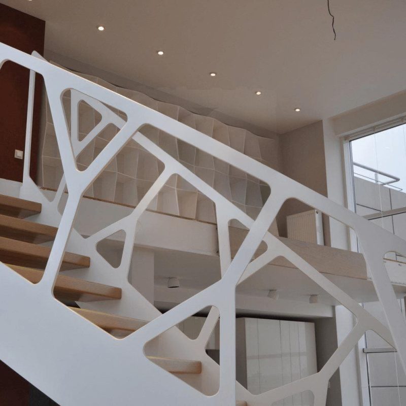 Лестница в центре дома