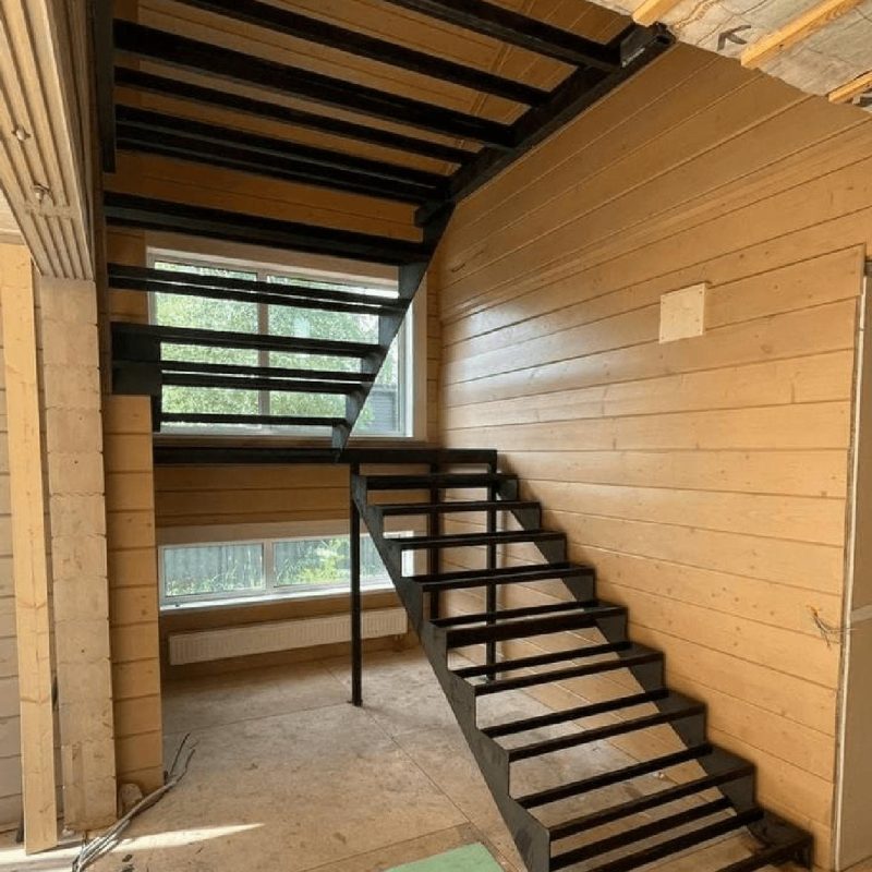 Металлокаркас лестницы с площадкой