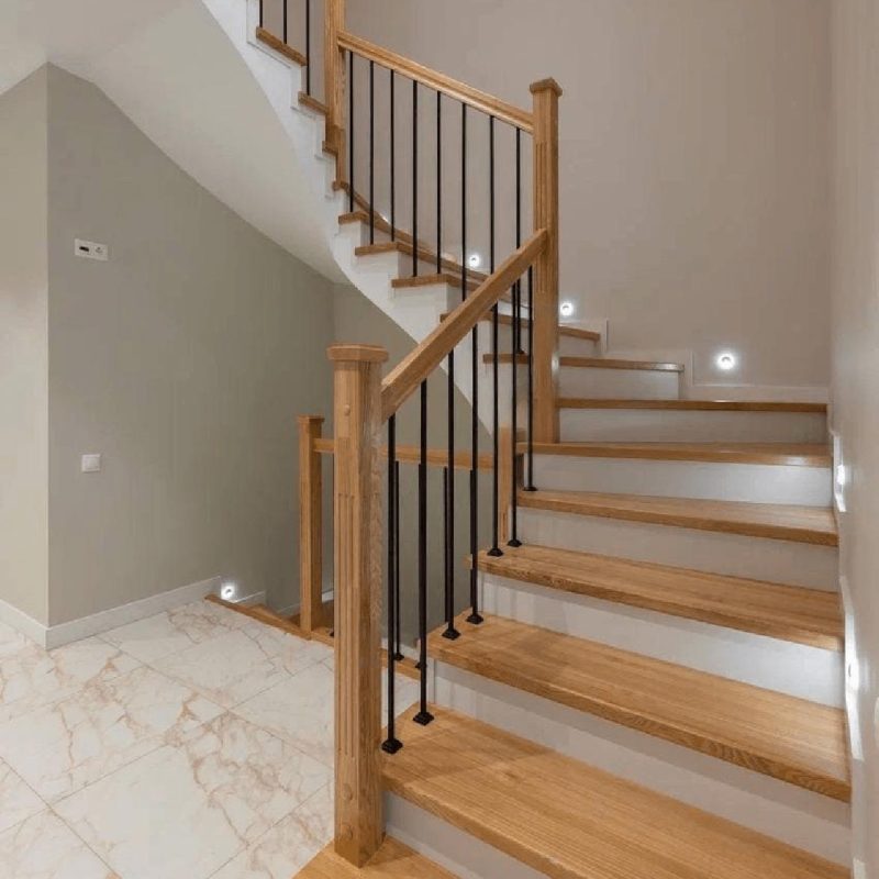 Обшивка трехмаршевой бетонной лестницы ясенем