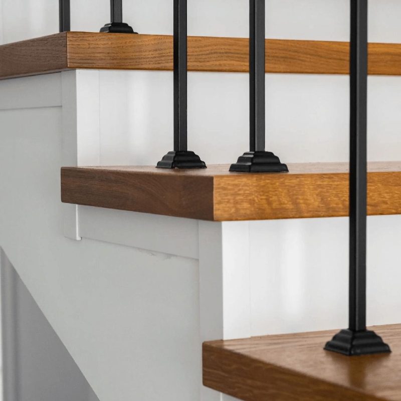 Отделка лестницы из бетона шпоном с ограждением из металла