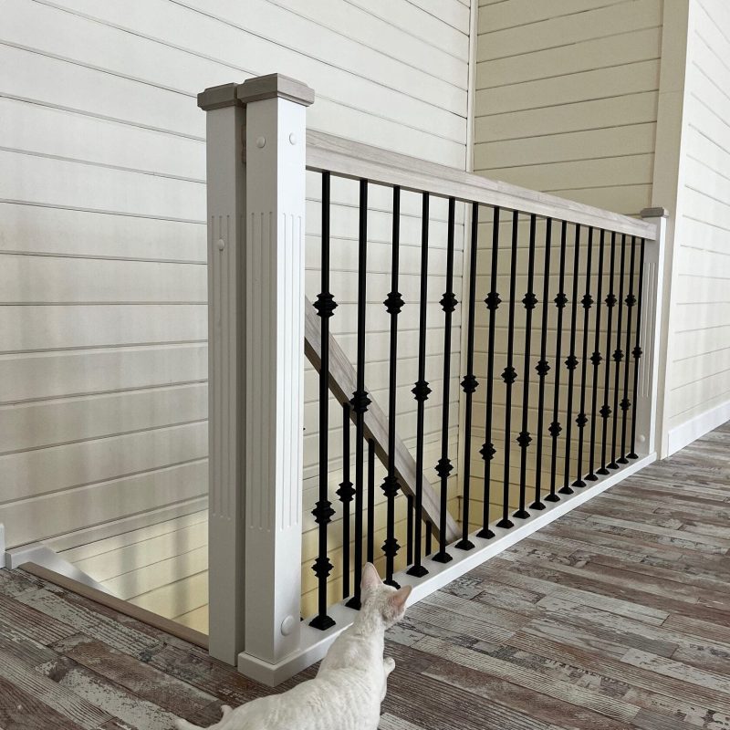 П-образная деревянная лестница из ясеня с заходной площадкой