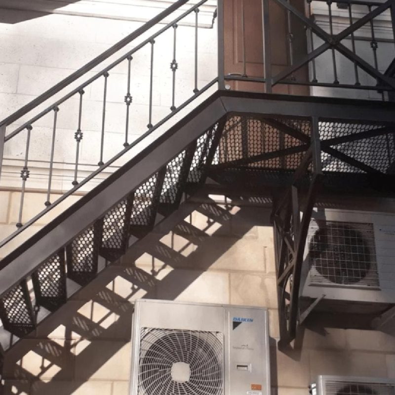 Пристроенная лестница