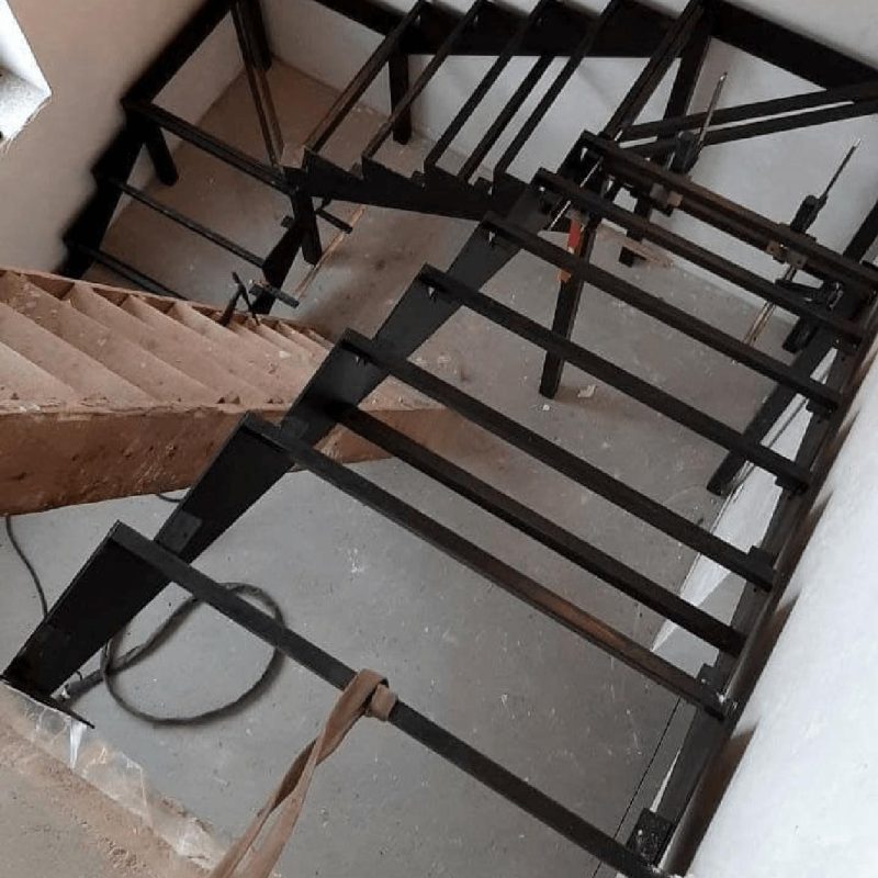 Трехмаршевый каркас железной лестницы на 180 градусов с забежными