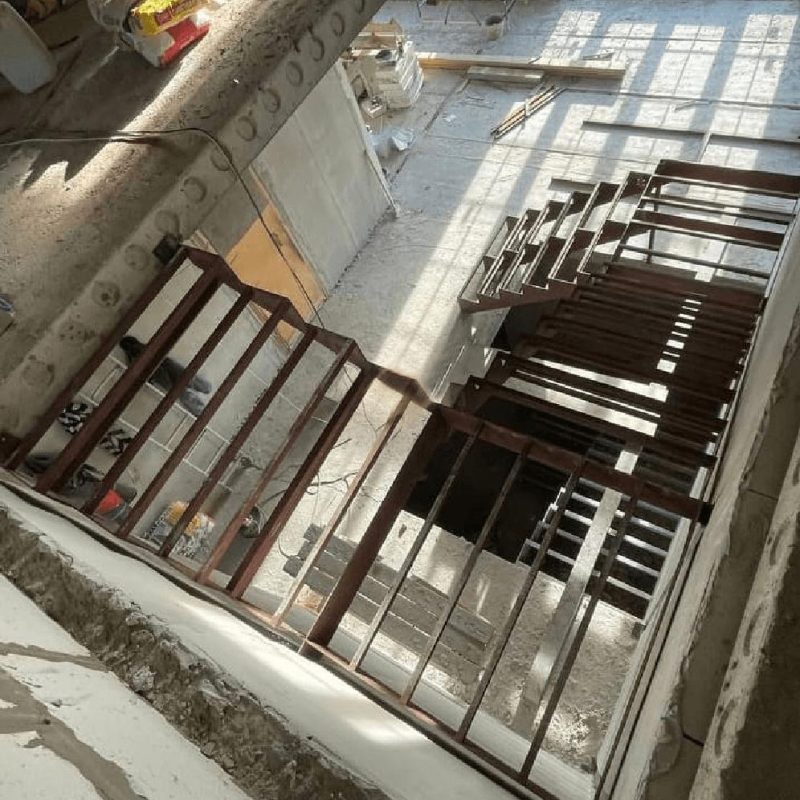 Трехмаршевый железный каркас лестницы с двумя площадками