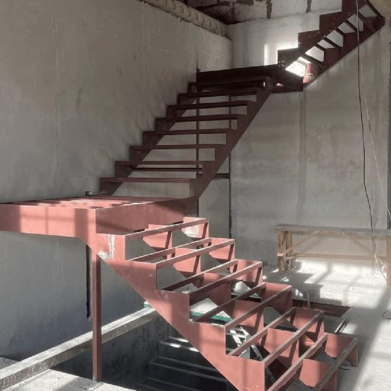 Трехмаршевый железный каркас лестницы с двумя площадками