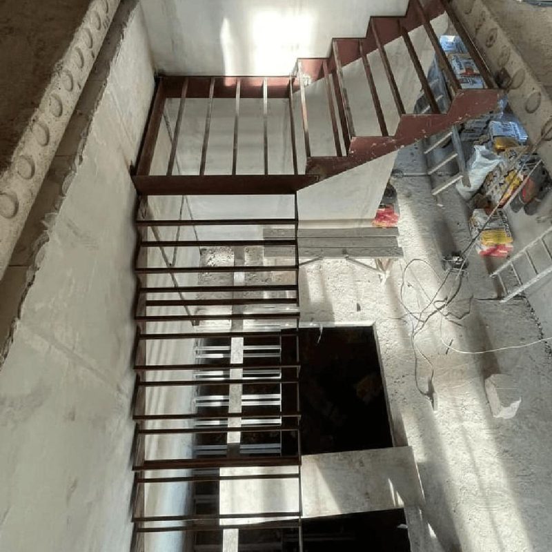 Трехмаршевый железный каркас лестницы с двумя площадками